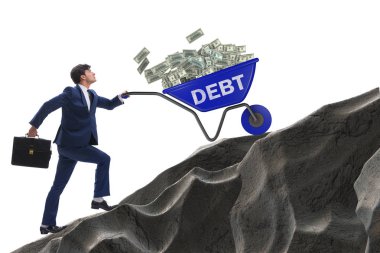 İş adamı, borç kredisi kavramında el arabasını yokuş yukarı itiyor