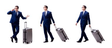 Beyaz arka planda bavulu olan genç bir işadamı.