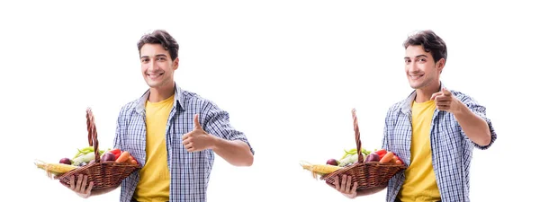 果物や野菜のバスケットを持つ男 — ストック写真