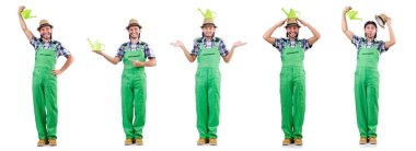 Genç, neşeli bahçıvan, sulu teneke kutusunu beyaza sarmış.