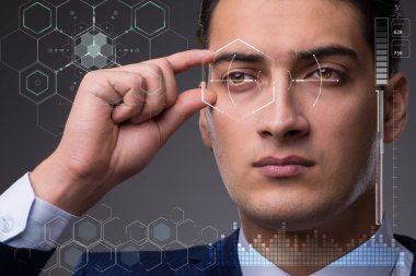 İnsan gözüne yerleştirilmiş sensör konsepti