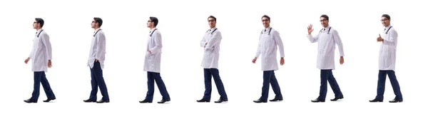 Médico joven de pie caminando aislado en blanco backgr — Foto de Stock