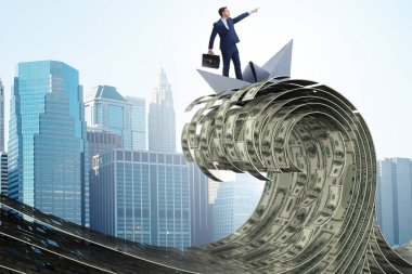 Dolar denizinde kağıt tekneye binen bir iş adamı