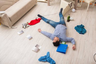 Evdeki soygundan sonra ölen adam.