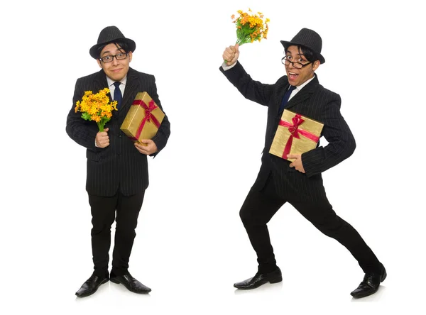 Hombre divertido con flores y caja de regalo — Foto de Stock