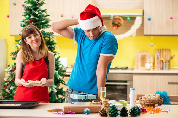 Young couple celebrating Christmas in kitchen — Stock Photo, Image