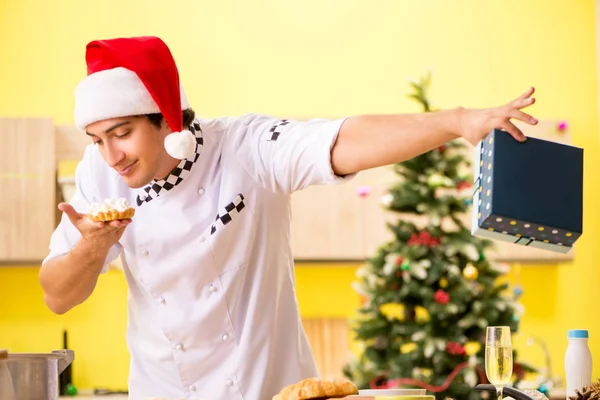 Young chef husband working in kitchen at Christmas eve — Stock Photo, Image