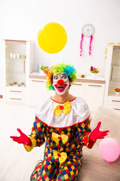 Grappige clown in Kerstmis viering concept — Stockfoto