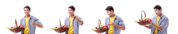 Чоловік з кошиком з фруктів та овочів — стокове фото