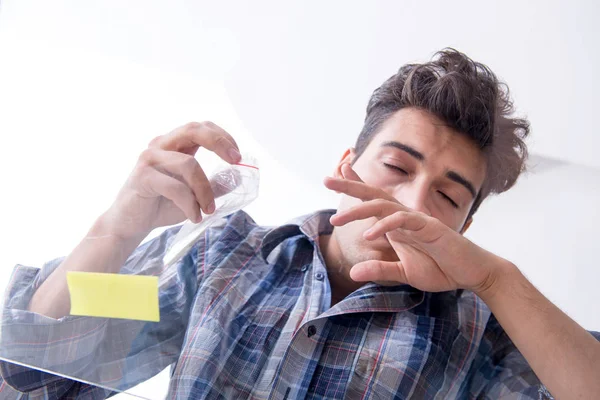 Drug addict sniffing cocaine narcotic — Stock Photo, Image