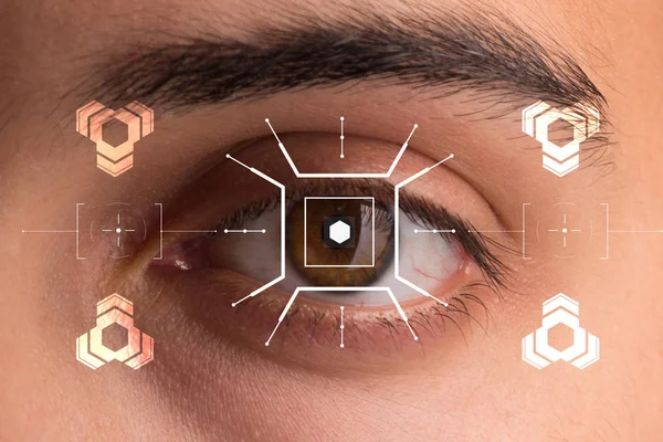 Концепція сенсора, імплантованого в людське око — стокове фото