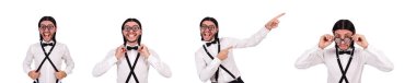 Pantolon askısı isioated beyaz giyen adam