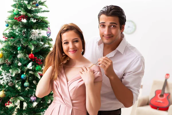 Young couple on romantic christmas date — Stock Photo, Image