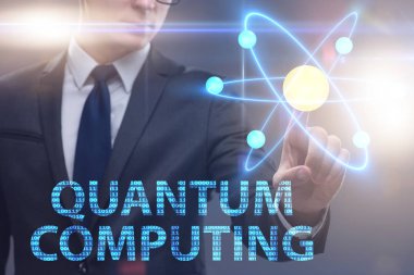 İş adamı kuantum hesaplama kavramında sanal düğmeye basıyor