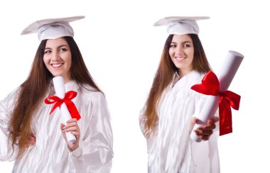 Diplomalı bir kız, beyazlar içinde izole edilmiş.