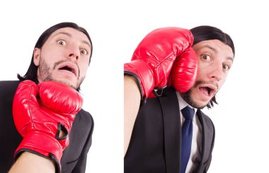 İşadamı boksör beyazda izole edilmiş.