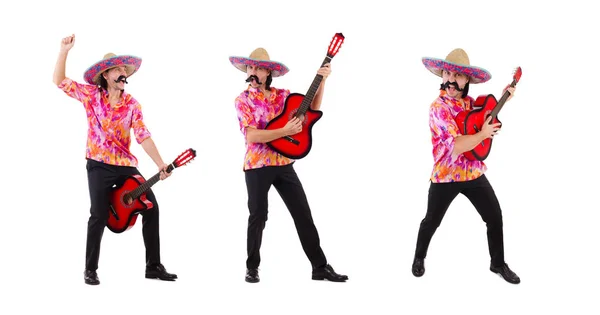 Mexikanischer Mann schwingt Gitarre isoliert auf weißem Grund — Stockfoto