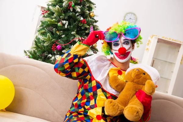 Legrační klaun v vánoční oslava koncept — Stock fotografie