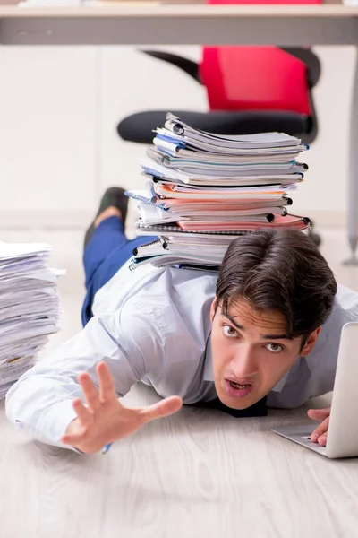 Funcionário Extremamente Ocupado Trabalhando Escritório — Fotografia de Stock