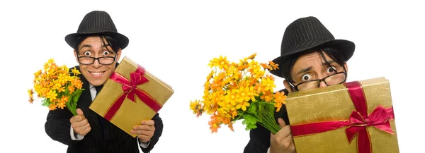 Pan z pudełko na prezent i kwiaty na białym tle — Zdjęcie stockowe