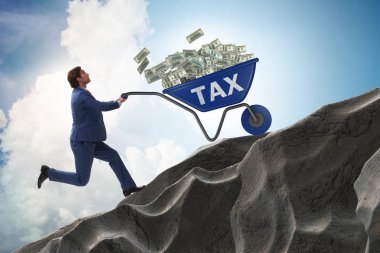 İşadamı vergi arabalarını yokuş yukarı itiyor