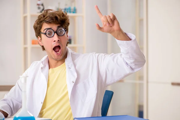 Funny crazy chemist doing experiments and tests — Stock Photo, Image