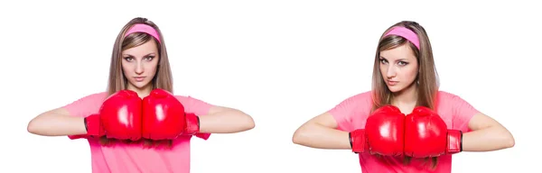 Jeune femme avec des gants de boxe sur blanc — Photo