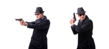 Beyaz arka planda izole edilmiş tabancalı bir casus.