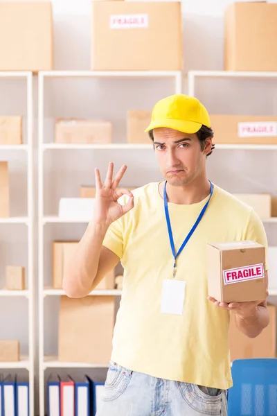 Handsome contractor working in box delivery relocation service — Stock Photo, Image