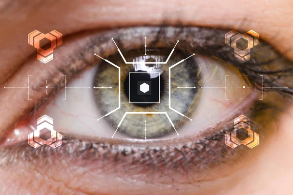 Concepto de sensor implantado en el ojo humano — Foto de Stock