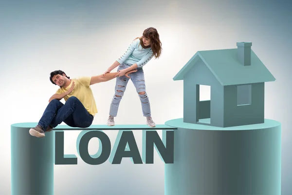 Concept van de familie die de lening van de hypotheek voor het huis — Stockfoto