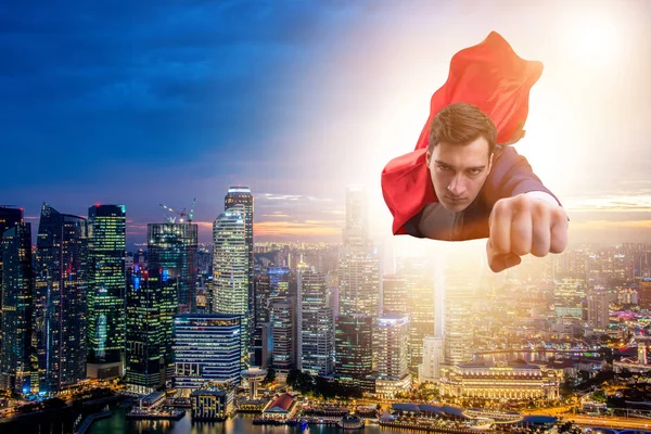 Superheld zakenman vliegt over de stad — Stockfoto