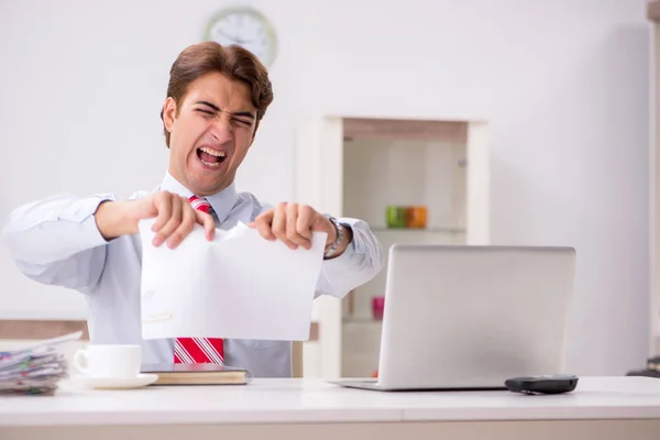 Young attractive businessman working in the office — Stock Photo, Image
