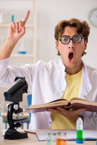 Funny crazy chemist doing experiments and tests — Stock Photo, Image