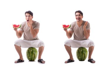 Karpuzlu genç adam beyazda izole edilmiş.