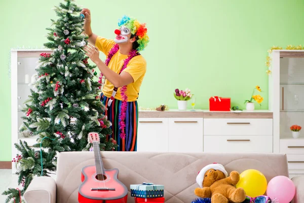 Payaso divertido en concepto de celebración de Navidad — Foto de Stock