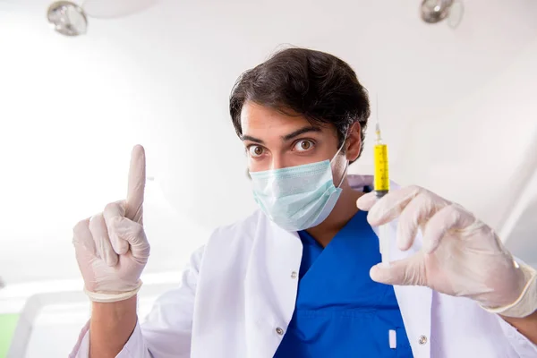 Koncept léčby zubů u zubních lékařů — Stock fotografie