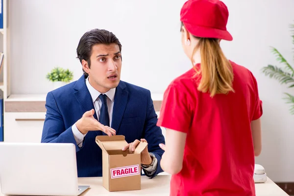 Courier delivering parcel to the office — Stock Photo, Image
