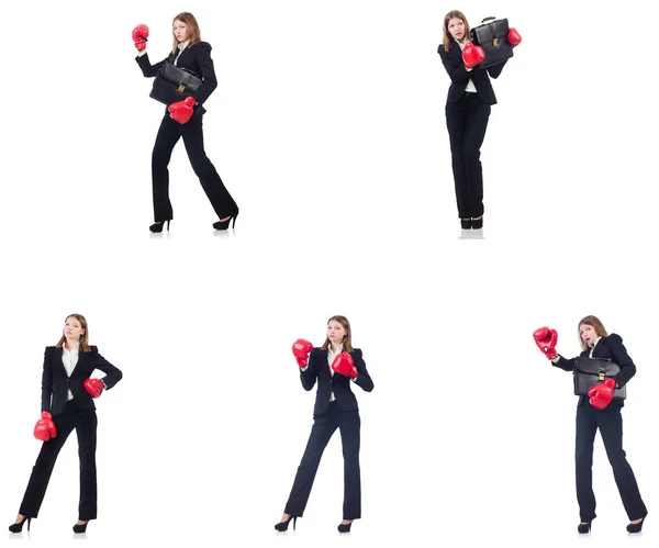 Femme d'affaires avec gants de boxe isolé sur blanc — Photo