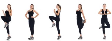 Beyazlar üzerinde izole edilmiş egzersizler yapan genç kadın. 