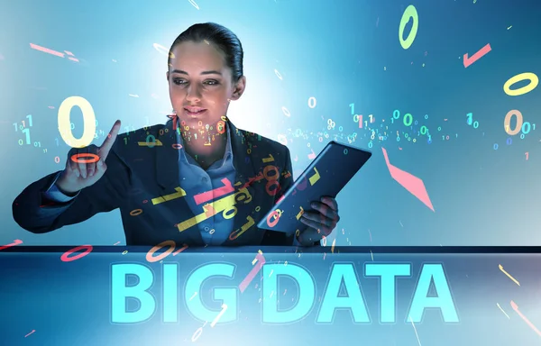 Concetto di Big Data con analista data mining — Foto Stock