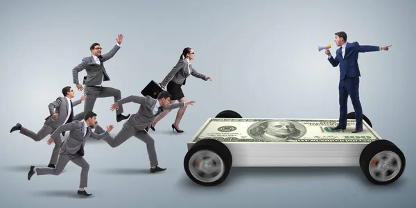 Бізнесмен в бізнес-концепції з доларовим автомобілем — стокове фото