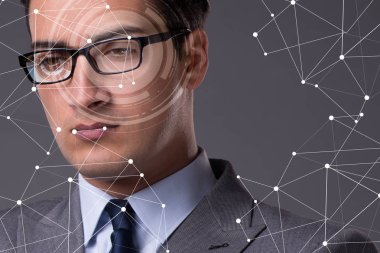 İnsan gözüne yerleştirilmiş sensör konsepti