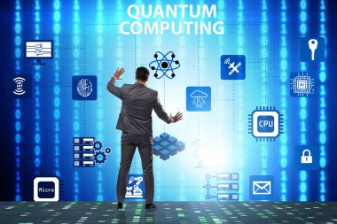 İş adamı kuantum hesaplama kavramında sanal düğmeye basıyor