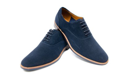 Beyaz arka plan üzerinde izole mavi süet ayakkabı