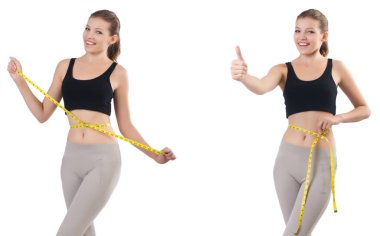 Genç kadın ile egzersizleri yapıyor ölçme aygıtı 