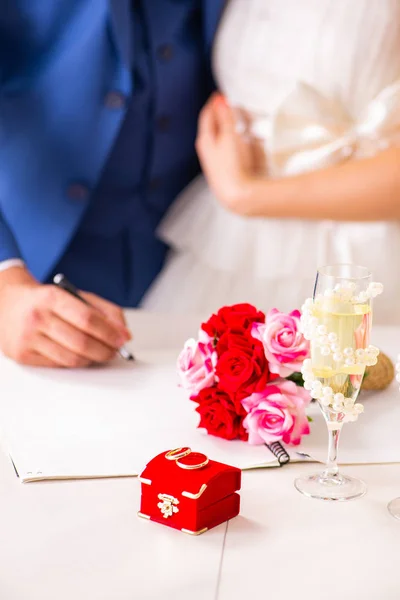 Ceremonia de boda con esposa y marido —  Fotos de Stock