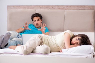 Kadın kocası ile yalnız hissediyorum