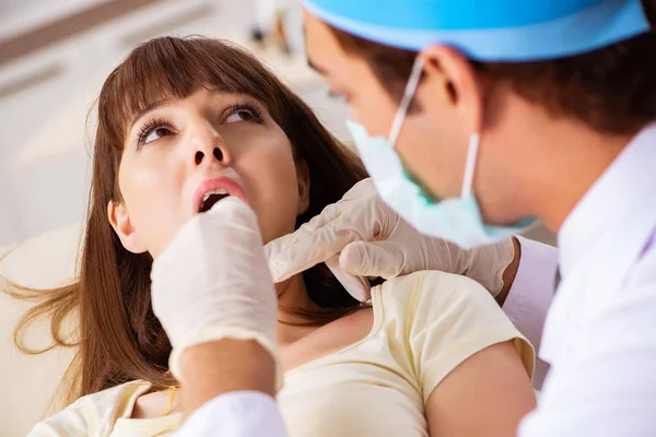 Young woman visting male doctor otolaryngologist — Stock Photo, Image