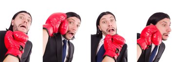 İşadamı boksör beyazda izole edilmiş.